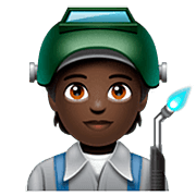 Emoji 🧑🏿‍🏭 Persona Che Lavora In Fabbrica: Carnagione Scura su WhatsApp 2.22.8.79.