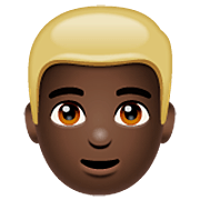 Emoji 👱🏿‍♂️ Uomo Biondo: Carnagione Scura su WhatsApp 2.22.8.79.