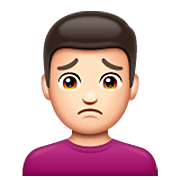 Emoji 🙍🏻‍♂️ Uomo Corrucciato: Carnagione Chiara su WhatsApp 2.22.8.79.