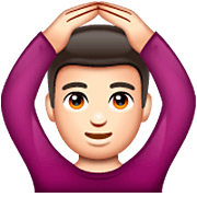 🙆🏻‍♂️ Emoji Mann mit Händen auf dem Kopf: helle Hautfarbe WhatsApp 2.22.8.79.