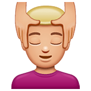 💆🏼‍♂️ Emoji Mann, der eine Kopfmassage bekommt: mittelhelle Hautfarbe WhatsApp 2.22.8.79.