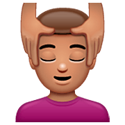 💆🏽‍♂️ Emoji Mann, der eine Kopfmassage bekommt: mittlere Hautfarbe WhatsApp 2.22.8.79.