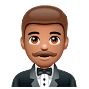 Emoji 🤵🏽‍♂️ Uomo in smoking: Carnagione Olivastra su WhatsApp 2.22.8.79.