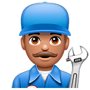 Emoji 👨🏽‍🔧 Meccanico Uomo: Carnagione Olivastra su WhatsApp 2.22.8.79.