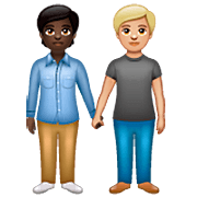 🧑🏿‍🤝‍🧑🏼 Emoji sich an den Händen haltende Personen: dunkle Hautfarbe, mittelhelle Hautfarbe WhatsApp 2.22.8.79.