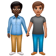 🧑🏿‍🤝‍🧑🏽 Emoji sich an den Händen haltende Personen: dunkle Hautfarbe, mittlere Hautfarbe WhatsApp 2.22.8.79.