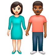 👩🏻‍🤝‍👨🏾 Emoji Mann und Frau halten Hände: helle Hautfarbe, mitteldunkle Hautfarbe WhatsApp 2.22.8.79.