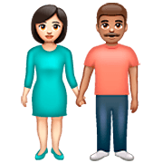 👩🏻‍🤝‍👨🏽 Emoji Mann und Frau halten Hände: helle Hautfarbe, mittlere Hautfarbe WhatsApp 2.22.8.79.