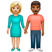 👩🏼‍🤝‍👨🏾 Emoji Mann und Frau halten Hände: mittelhelle Hautfarbe, mitteldunkle Hautfarbe WhatsApp 2.22.8.79.