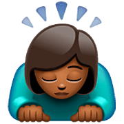 Emoji 🙇🏾‍♀️ Donna Che Fa Inchino Profondo: Carnagione Abbastanza Scura su WhatsApp 2.22.8.79.