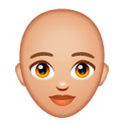 👩🏼‍🦲 Emoji Mujer: Tono De Piel Claro Medio Y Sin Pelo en WhatsApp 2.22.8.79.