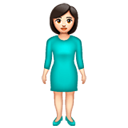 🧍🏻‍♀️ Emoji stehende Frau: helle Hautfarbe WhatsApp 2.22.8.79.