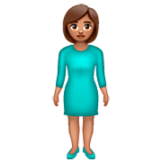 🧍🏽‍♀️ Emoji Mujer De Pie: Tono De Piel Medio en WhatsApp 2.22.8.79.