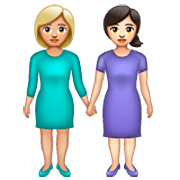 👩🏼‍🤝‍👩🏻 Emoji händchenhaltende Frauen: mittelhelle Hautfarbe, helle Hautfarbe WhatsApp 2.22.8.79.