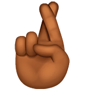 🤞🏾 Emoji Dedos Cruzados: Tono De Piel Oscuro Medio en WhatsApp 2.23.2.72.