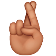 🤞🏽 Emoji Dedos Cruzados: Pele Morena na WhatsApp 2.23.2.72.