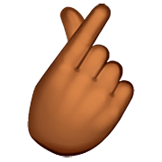 🫰🏾 Emoji Mano Con El Dedo Índice Y El Pulgar Cruzados: Tono De Piel Oscuro Medio en WhatsApp 2.23.2.72.