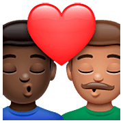 Emoji 👨🏿‍❤️‍💋‍👨🏽 Bacio Tra Coppia - Uomo: Carnagione Scura, Uomo: Carnagione Olivastra su WhatsApp 2.23.2.72.