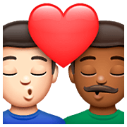 👨🏻‍❤️‍💋‍👨🏾 Emoji sich küssendes Paar - Mann: helle Hautfarbe, Mann: mitteldunkle Hautfarbe WhatsApp 2.23.2.72.