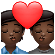 Emoji 🧑🏿‍❤️‍💋‍🧑🏿 Bacio Tra Coppia: persona, persona, Carnagione Scura su WhatsApp 2.23.2.72.