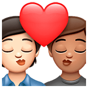 Emoji 🧑🏻‍❤️‍💋‍🧑🏽 Bacio Tra Coppia: persona, persona, Carnagione Chiara, Carnagione Olivastra su WhatsApp 2.23.2.72.