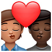 🧑🏽‍❤️‍💋‍🧑🏿 Emoji Beijo: Pessoa, Pessoa, Pele Morena, Pele Escura na WhatsApp 2.23.2.72.
