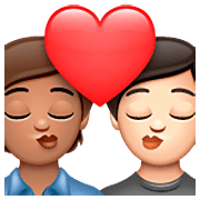 Emoji 🧑🏽‍❤️‍💋‍🧑🏻 Bacio Tra Coppia: persona, persona, Carnagione Olivastra, Carnagione Chiara su WhatsApp 2.23.2.72.