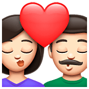 Emoji 👩🏻‍❤️‍💋‍👨🏻 Bacio Tra Coppia - Donna: Carnagione Chiara, Uomo: Carnagione Chiara su WhatsApp 2.23.2.72.