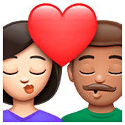 👩🏻‍❤️‍💋‍👨🏽 Emoji Beso - Mujer: Tono De Piel Claro Medio, Hombre: Tono De Piel Medio en WhatsApp 2.23.2.72.