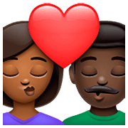 Emoji 👩🏾‍❤️‍💋‍👨🏿 Bacio Tra Coppia - Donna: Carnagione Abbastanza Scura, Uomo: Carnagione Scura su WhatsApp 2.23.2.72.