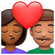 👩🏾‍❤️‍💋‍👨🏽 Emoji Beso - Mujer: Tono De Piel Claro Medio, Hombre: Tono De Piel Medio en WhatsApp 2.23.2.72.