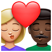 Emoji 👩🏼‍❤️‍💋‍👨🏿 Bacio Tra Coppia - Donna: Carnagione Abbastanza Chiara, Uomo: Carnagione Scura su WhatsApp 2.23.2.72.