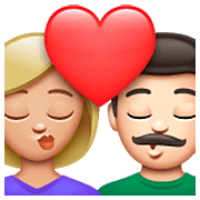 👩🏼‍❤️‍💋‍👨🏻 Emoji sich küssendes Paar - Frau: mittelhelle Hautfarbe, Mann: helle Hautfarbe WhatsApp 2.23.2.72.