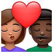 Emoji 👩🏽‍❤️‍💋‍👨🏿 Bacio Tra Coppia - Donna: Carnagione Olivastra, Uomo: Carnagione Scura su WhatsApp 2.23.2.72.
