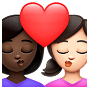👩🏿‍❤️‍💋‍👩🏻 Emoji Beijo - Mulher: Pele Escura, Mulher: Pele Clara na WhatsApp 2.23.2.72.