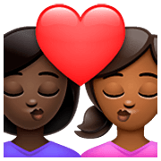 👩🏿‍❤️‍💋‍👩🏾 Emoji Beijo - Mulher: Pele Escura, Mulher: Pele Morena Escura na WhatsApp 2.23.2.72.