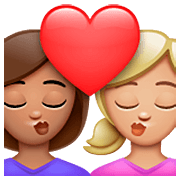 👩🏽‍❤️‍💋‍👩🏼 Emoji sich küssendes Paar - Frau: mittlere Hautfarbe, Frau: mittelhelle Hautfarbe WhatsApp 2.23.2.72.