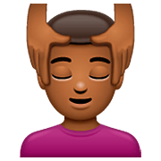 Emoji 💆🏾‍♂️ Uomo Che Riceve Un Massaggio: Carnagione Abbastanza Scura su WhatsApp 2.23.2.72.