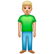 Emoji 🧍🏼‍♂️ Uomo In Piedi: Carnagione Abbastanza Chiara su WhatsApp 2.23.2.72.