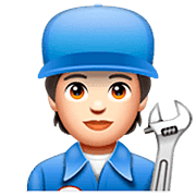 Emoji 🧑🏻‍🔧 Meccanico: Carnagione Chiara su WhatsApp 2.23.2.72.