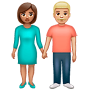 Emoji 👩🏽‍🤝‍👨🏼 Uomo E Donna Che Si Tengono Per Mano: Carnagione Olivastra E Carnagione Abbastanza Chiara su WhatsApp 2.23.2.72.