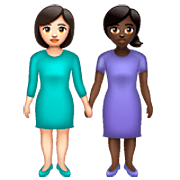 👩🏻‍🤝‍👩🏿 Emoji Duas Mulheres De Mãos Dadas: Pele Clara E Pele Escura na WhatsApp 2.23.2.72.